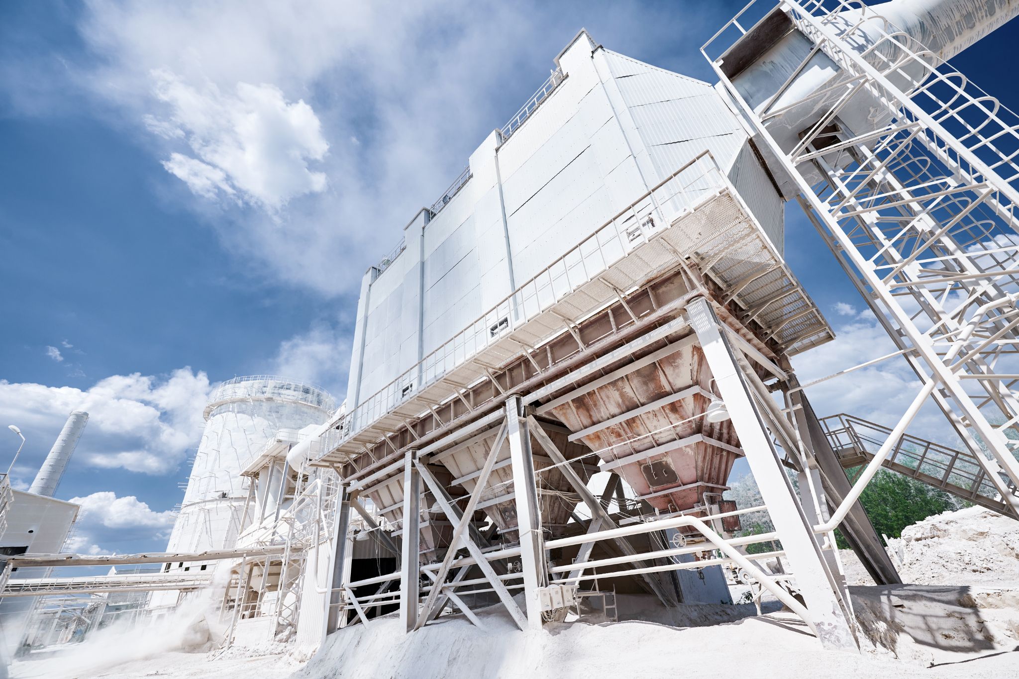 Industirelle Abluftreinigungsanlage Industrielle Abluftreinigungsanlage mit intelligenter Steuerungstechnik zur Reduzierung von Energieverbrauch und Druckluftkosten